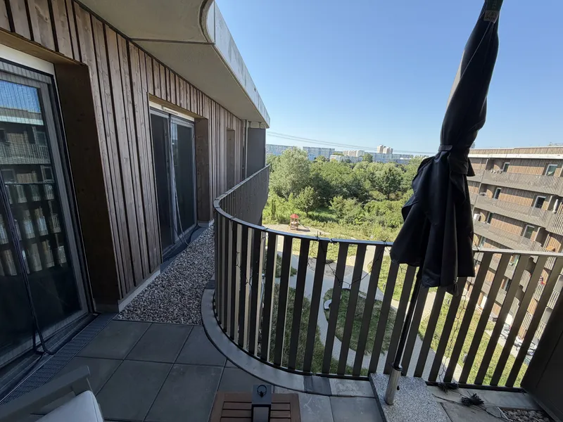 3-Zimmer-Wohnung – voll möbliert – 6. Etage, Aufzug, Tiefgaragenstellplatz inklusive — photo 1